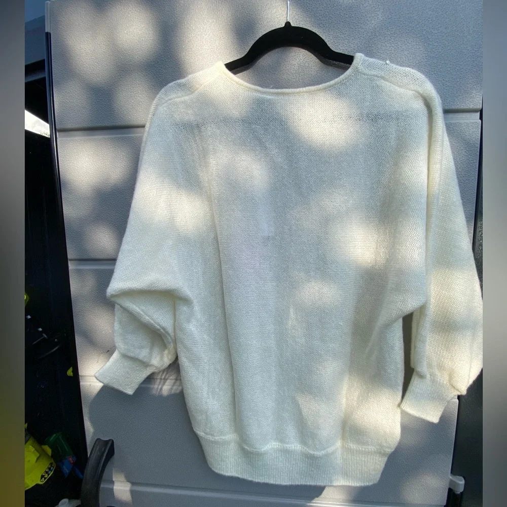 VINTAGE MID CENTURY WHITE FLORAL SEQUINS V NECK BATWING SLEEVE SWEATER-CLASSIC S